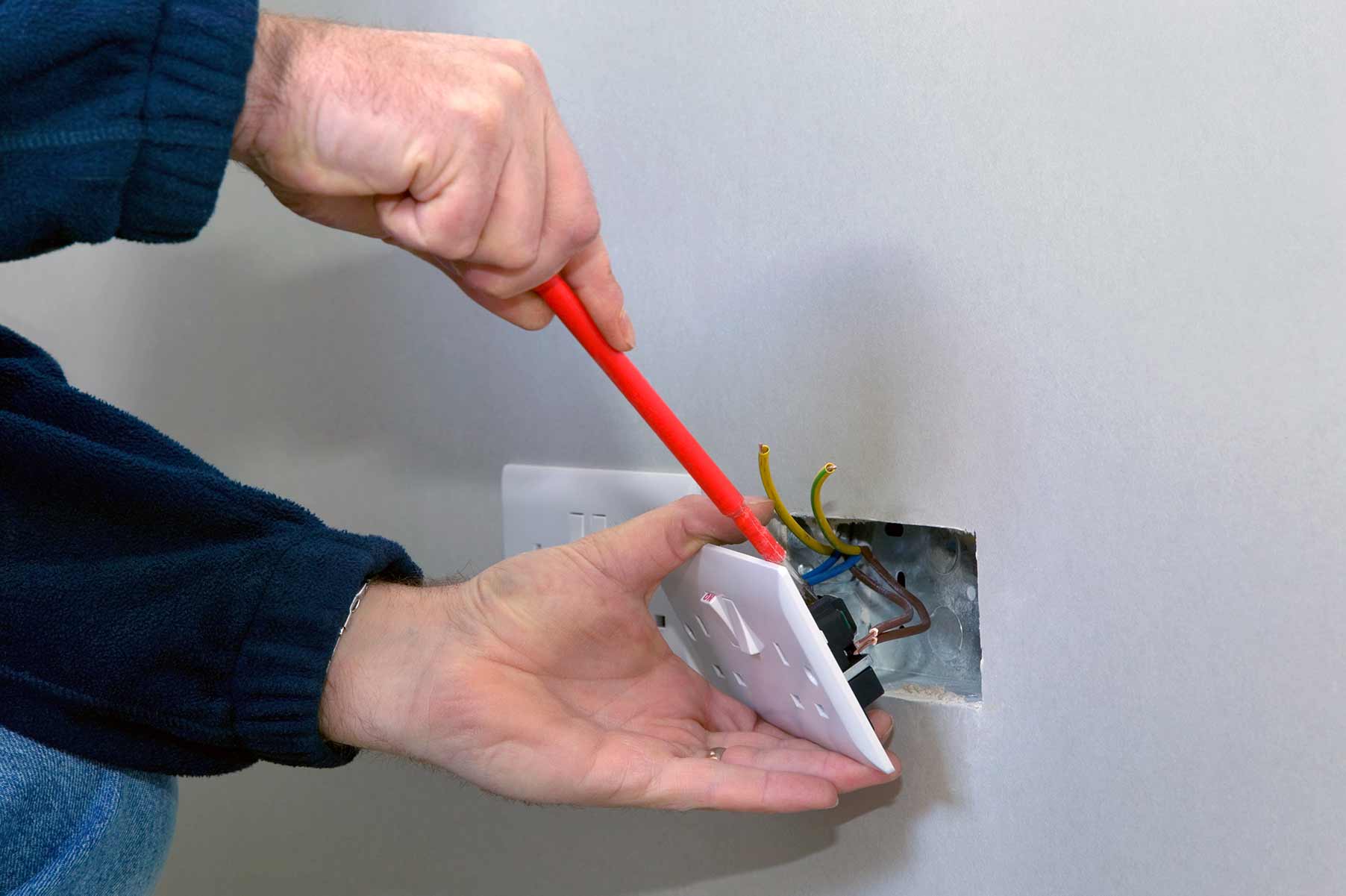 Our electricians can install plug sockets for domestic and commercial proeprties in Forest Gate and the local area. 